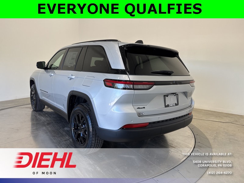 2025 Jeep Grand Cherokee Laredo X photo 2