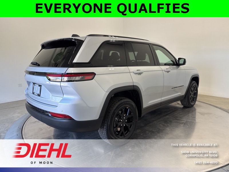 2025 Jeep Grand Cherokee Laredo X photo 4