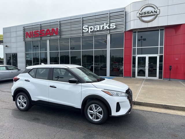 2025 Nissan KICKS PLAY Base