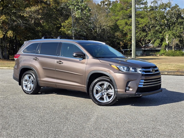 2019 Toyota Highlander Limited's photo