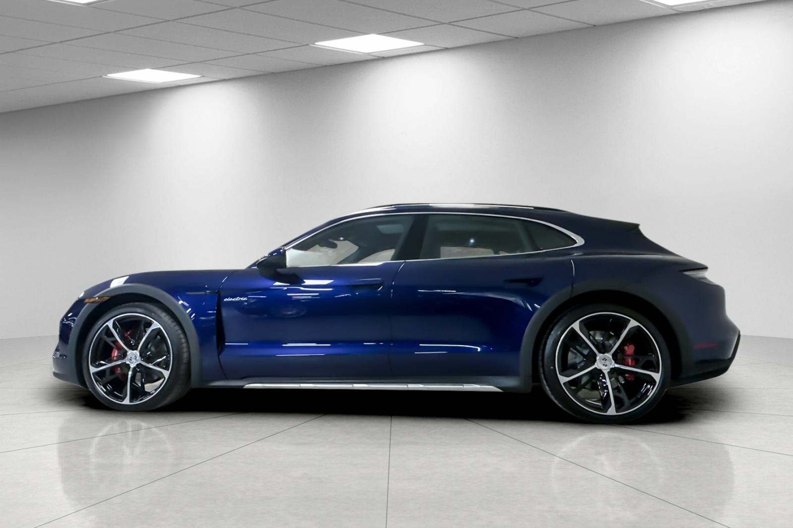 2025 Porsche Taycan 4S Cross Turismo photo 2