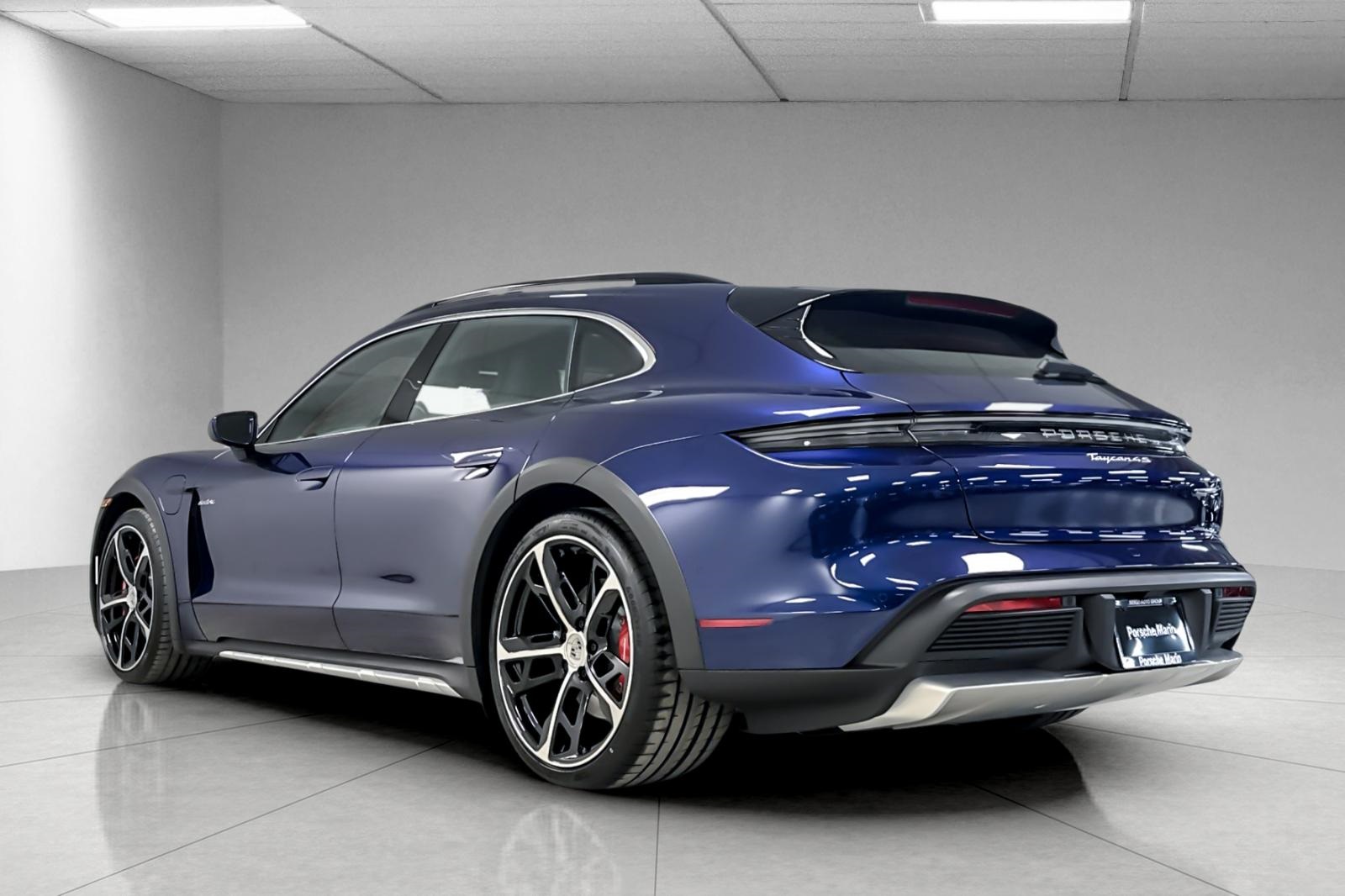 2025 Porsche Taycan 4S Cross Turismo photo 3