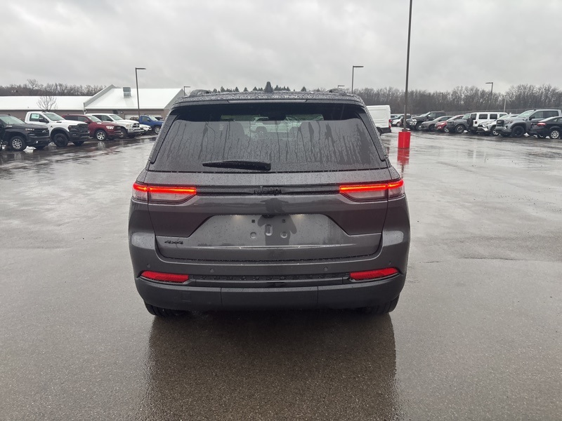 2025 Jeep Grand Cherokee Limited photo 2