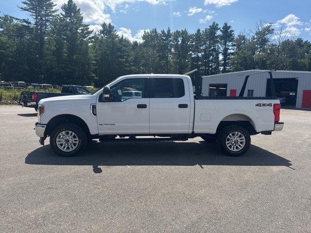 2019 Oxford White Ford Super Duty F-250 SRW XLT 4X4 Truck