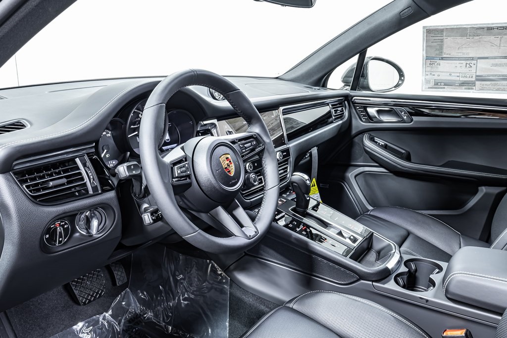 Macan T