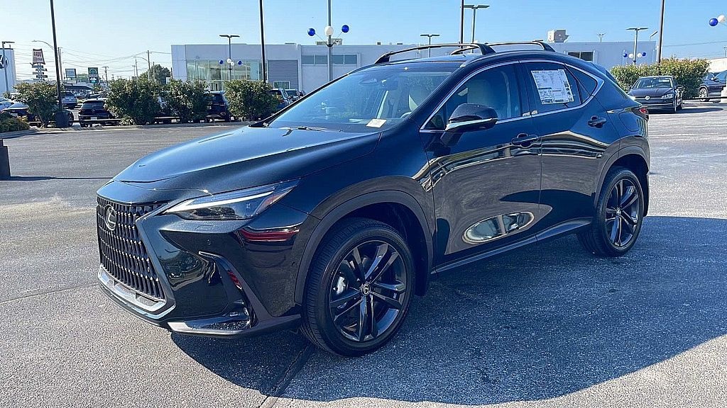 2025 Lexus NX 450h+ Luxury AWD photo 4