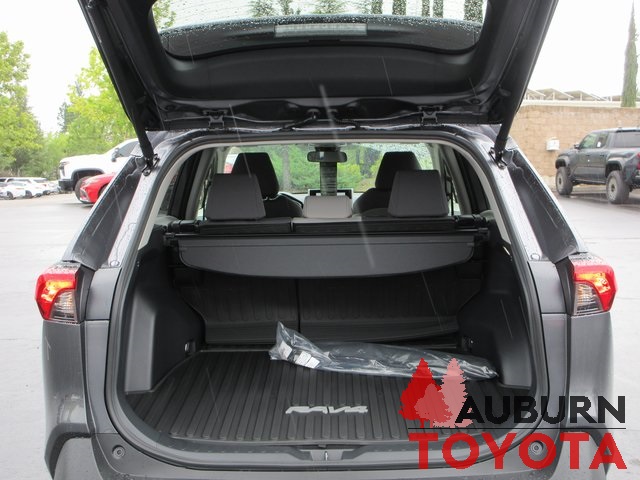 2025 Toyota RAV4 Hybrid XLE photo 3