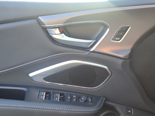 2025 Acura RDX photo 17