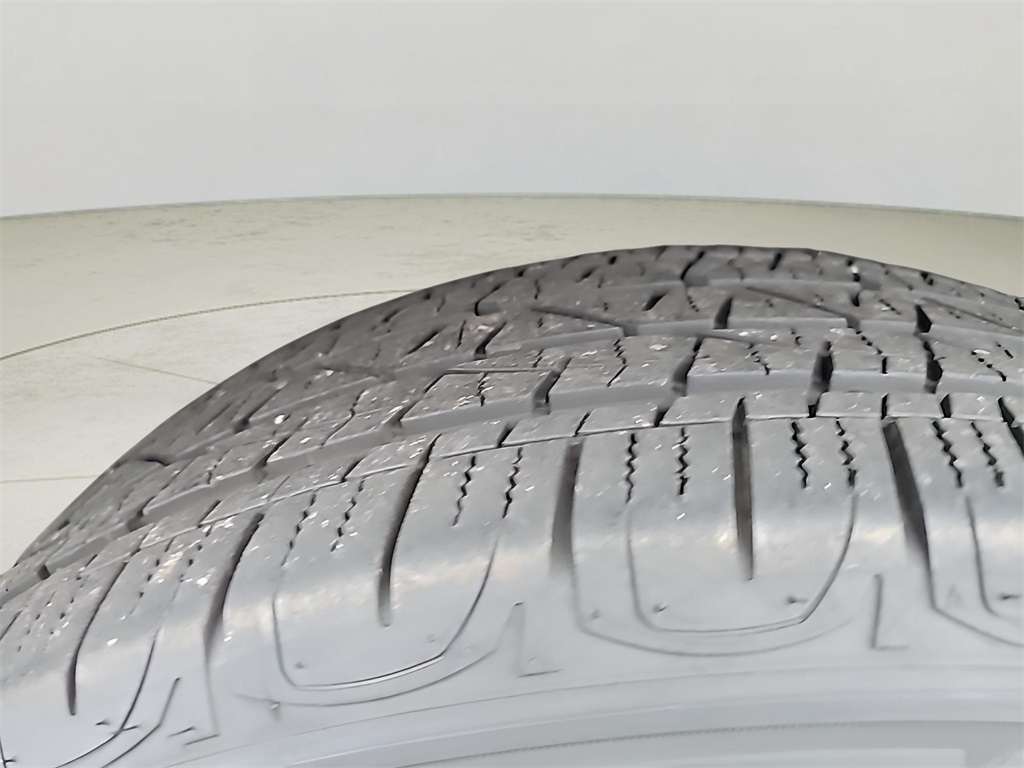 2025 Toyota RAV4 XLE photo 4