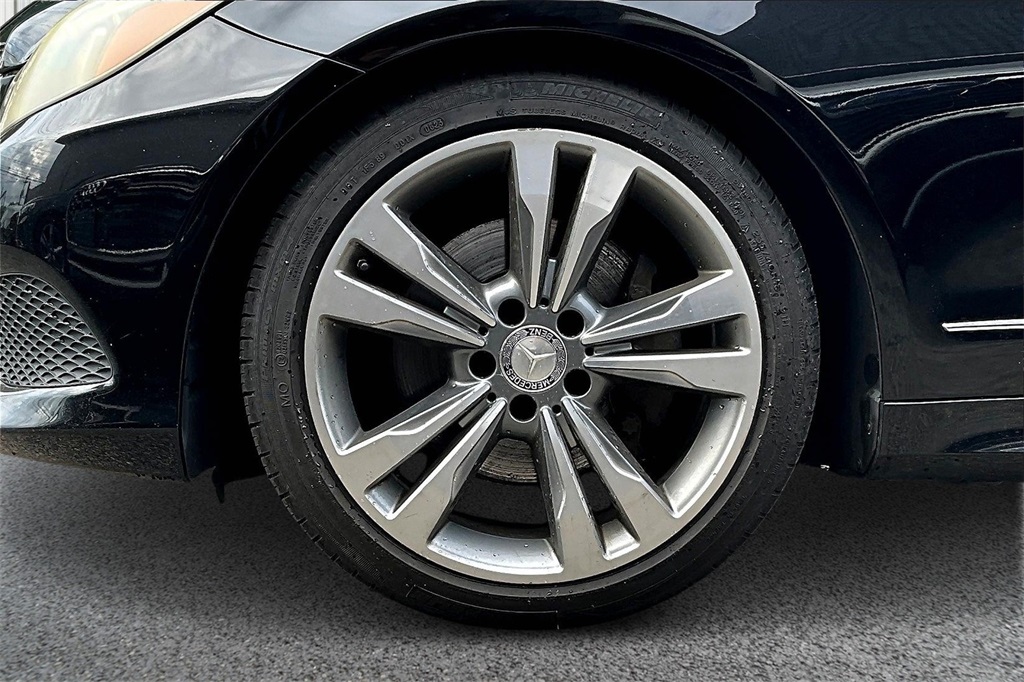 2016 Mercedes Benz E 400 4MATIC photo 31