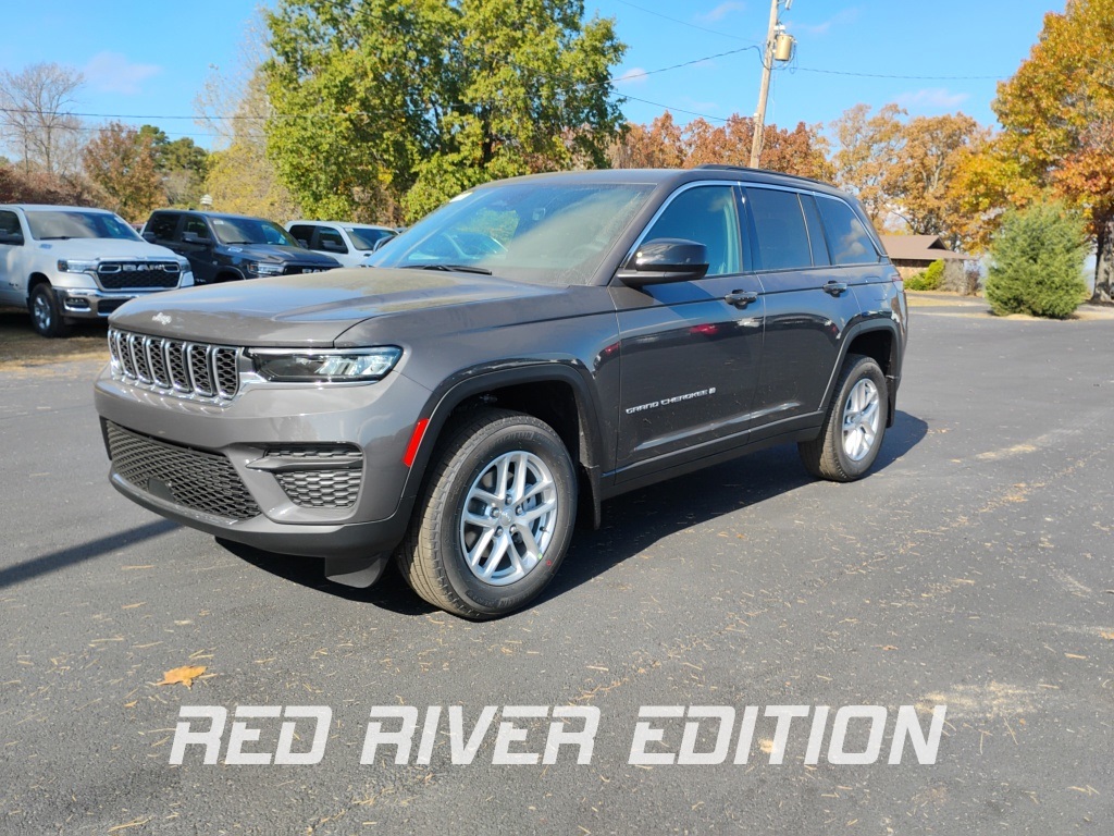 2025 Jeep Grand Cherokee Laredo's photo