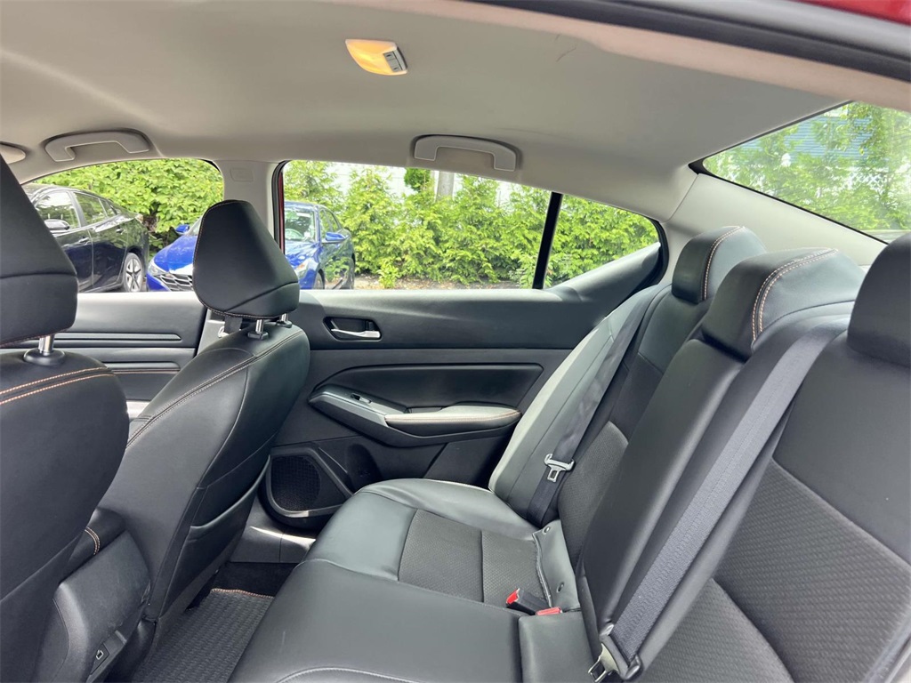 2022 Nissan Altima 2.5 SR photo 12
