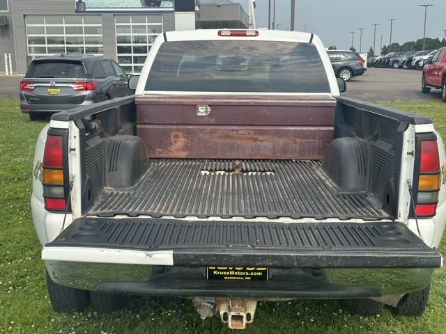 2004 Chevrolet Silverado 3500 Base