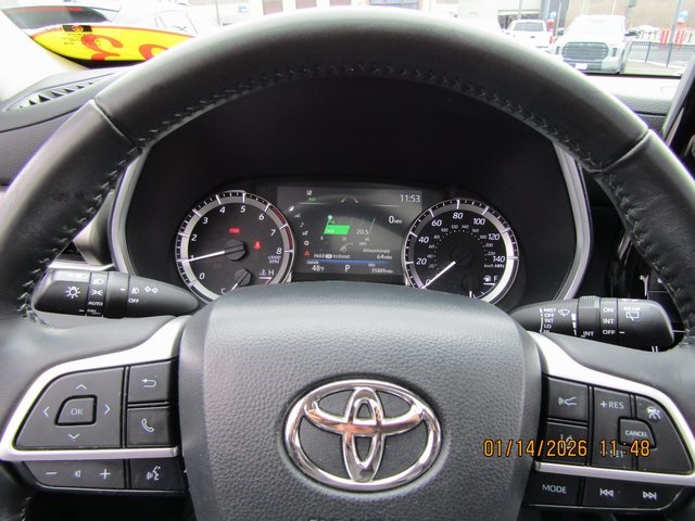 used 2023 Toyota Highlander car, priced at $36,999