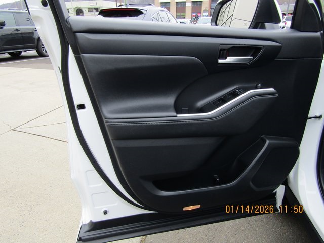 used 2023 Toyota Highlander car, priced at $36,999