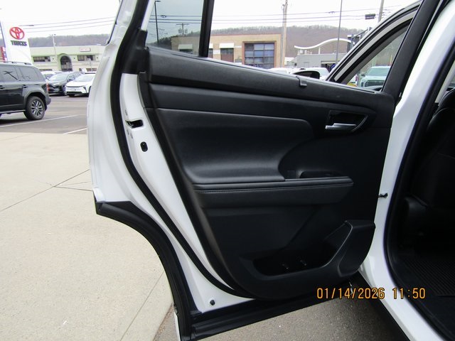 used 2023 Toyota Highlander car, priced at $36,999