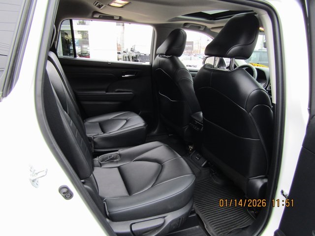 used 2023 Toyota Highlander car, priced at $36,999