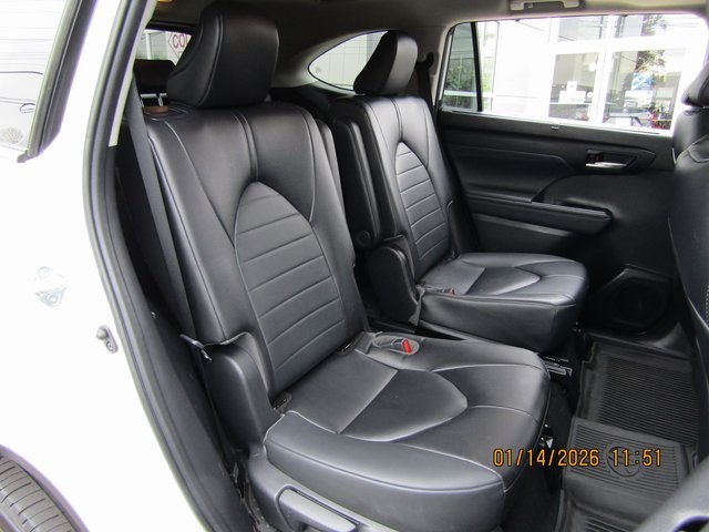 used 2023 Toyota Highlander car, priced at $36,999