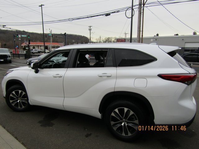 used 2023 Toyota Highlander car, priced at $36,999