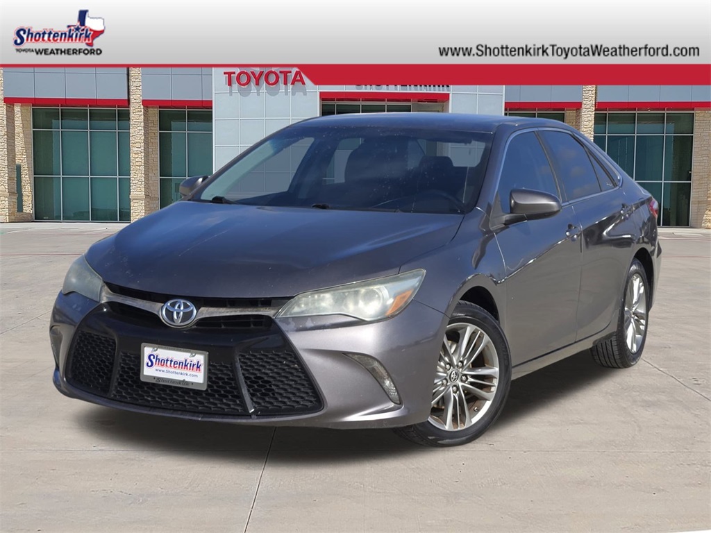 2016 Toyota Camry Special Edition's photo