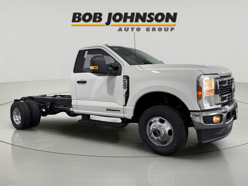 2025 Ford F-350 photo 3