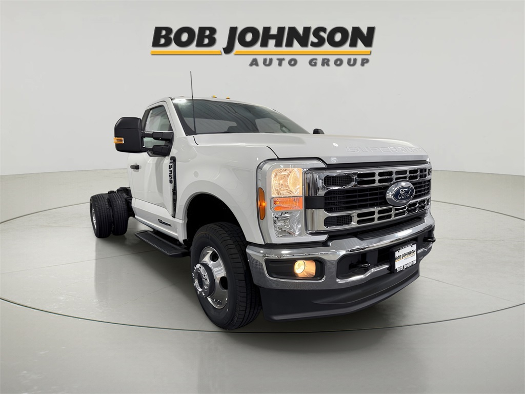 2025 Ford F-350 photo 4