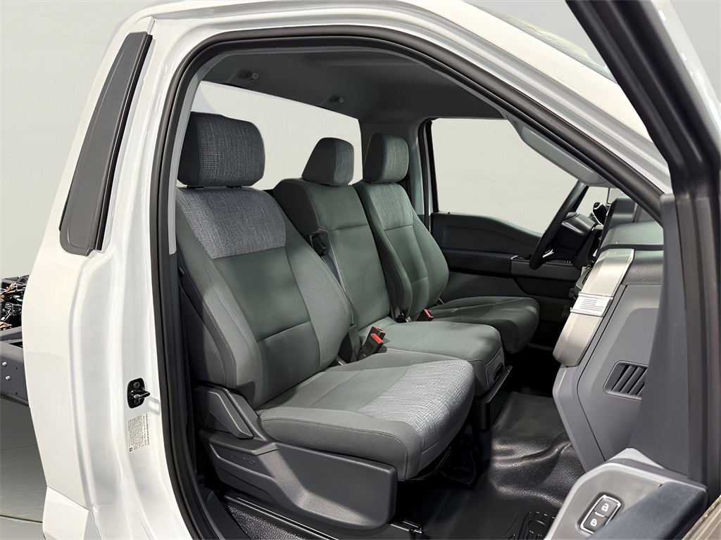 2025 Ford F-350 photo 2