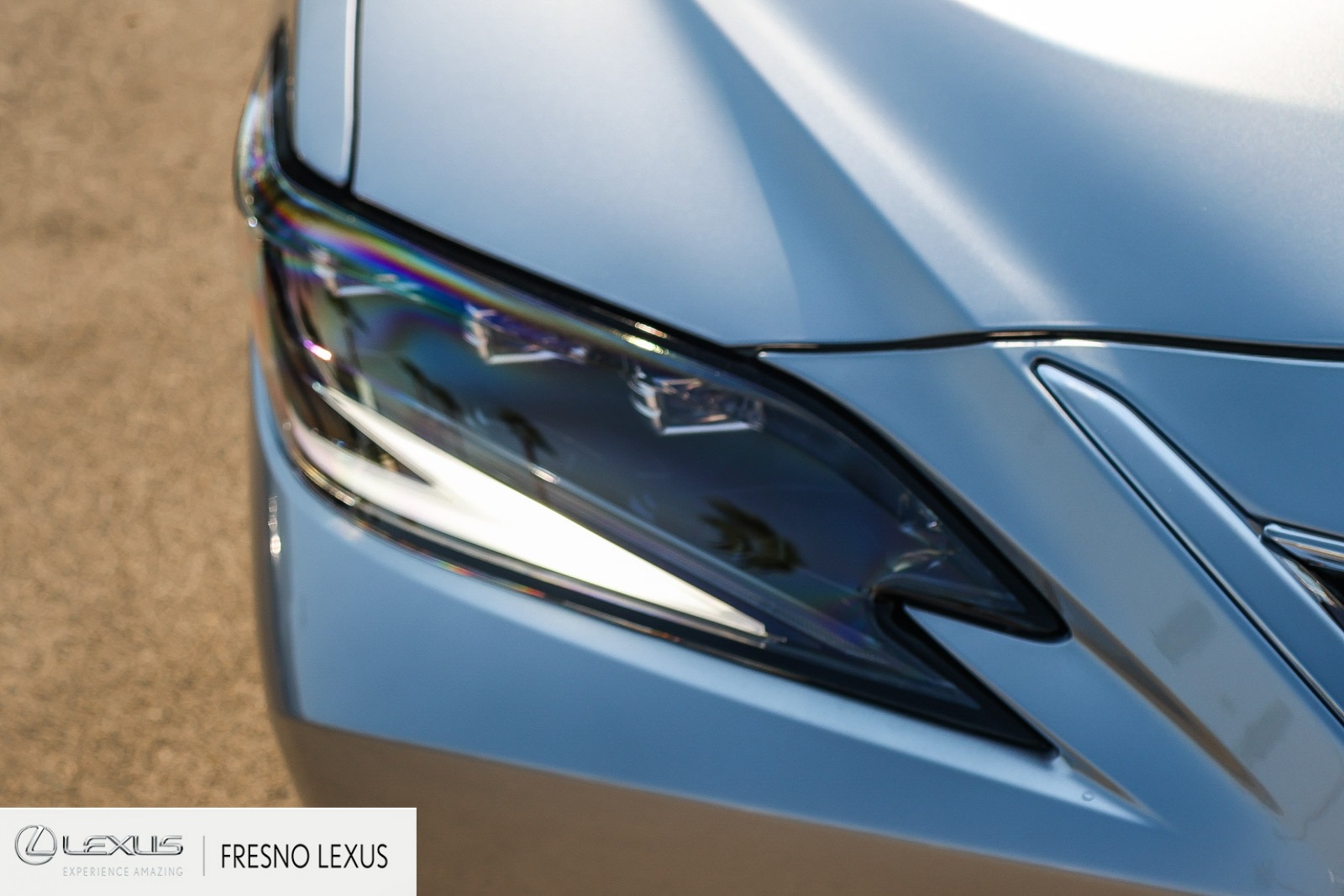 2025 Lexus ES 300h Luxury photo 10