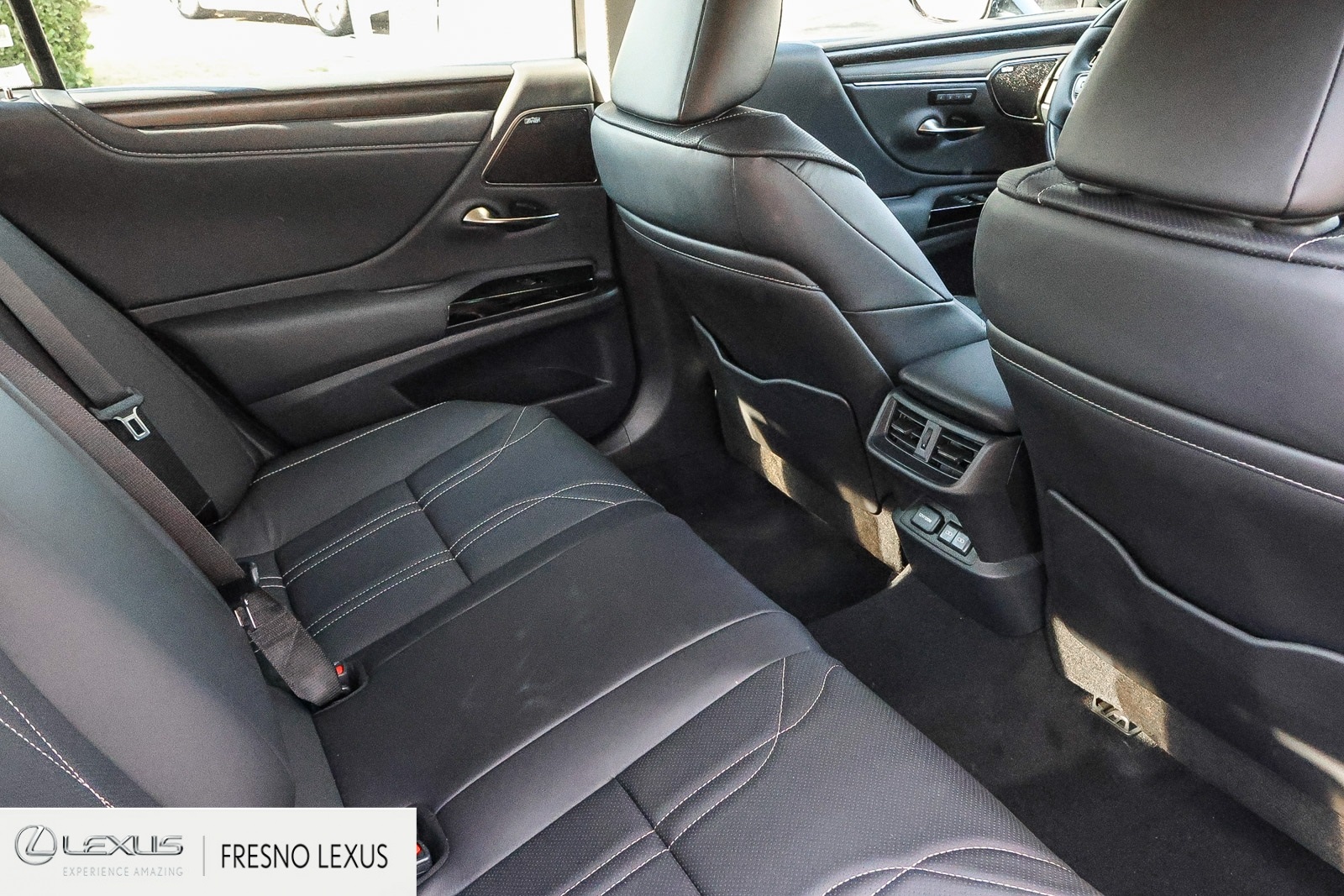 2025 Lexus ES 300h Luxury photo 14