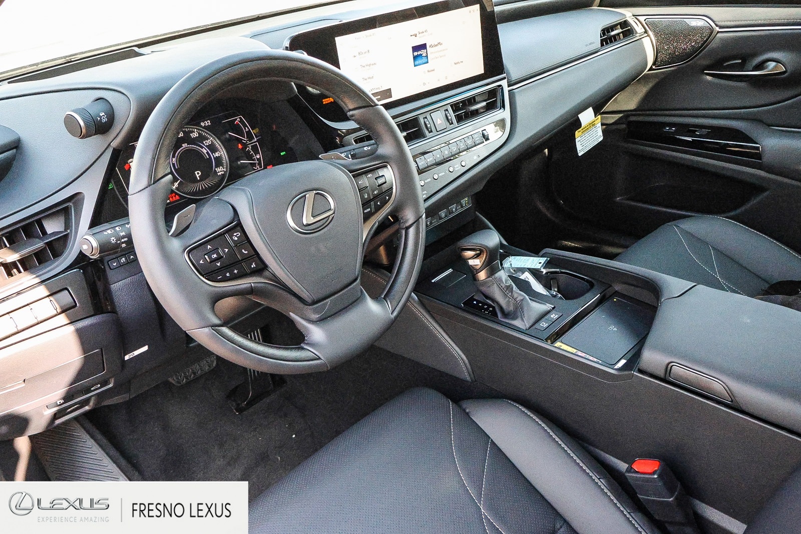2025 Lexus ES 300h Luxury photo 19