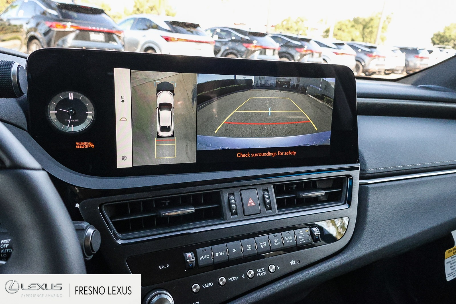 2025 Lexus ES 300h Luxury photo 24