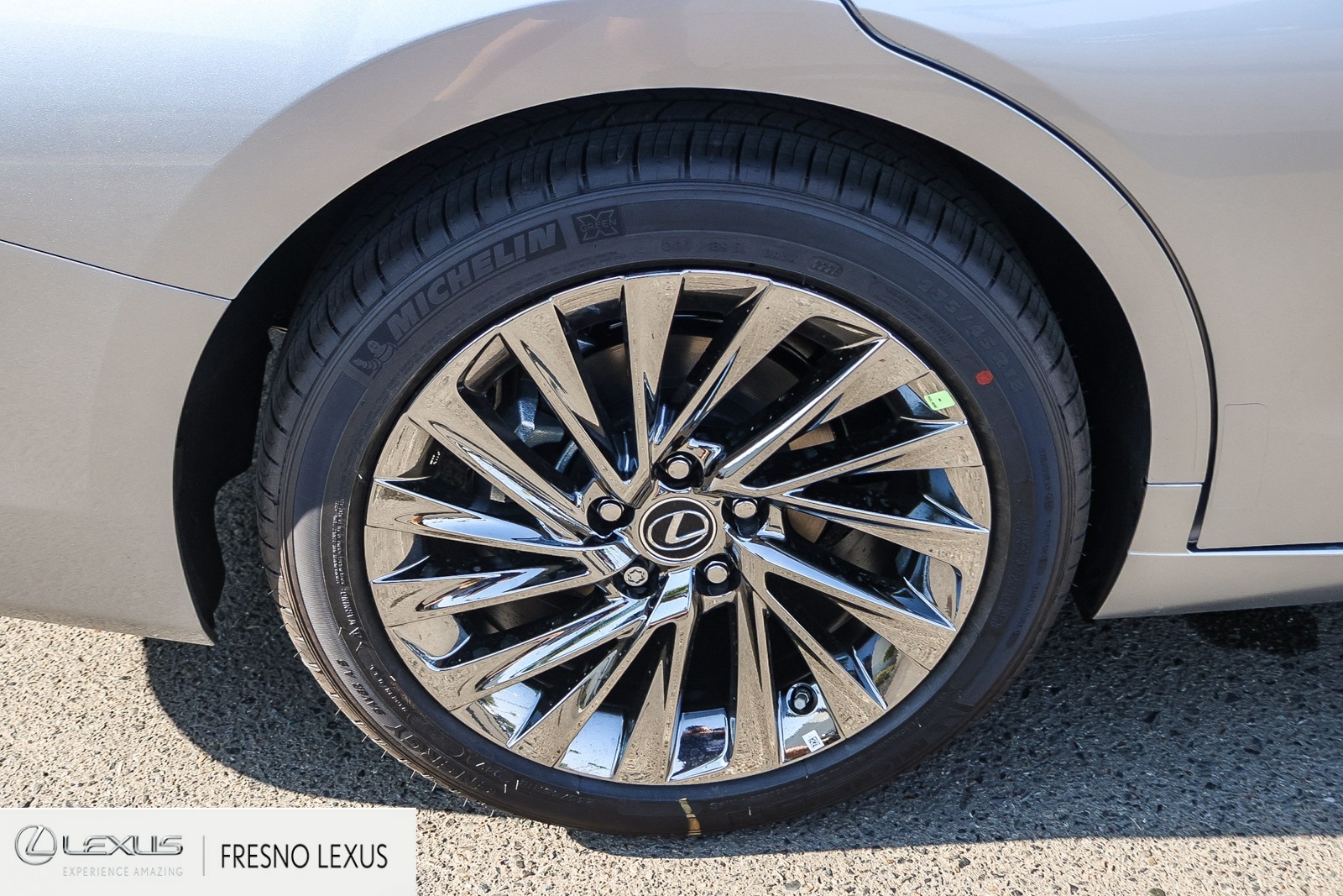 2025 Lexus ES 300h Luxury photo 8
