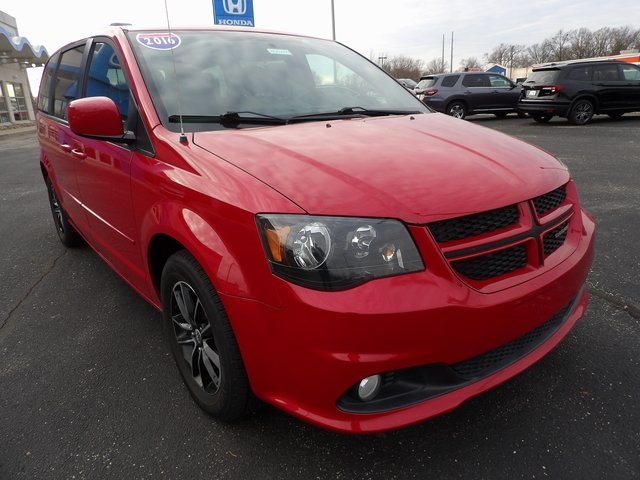 2016 Dodge Grand Caravan R/T's photo