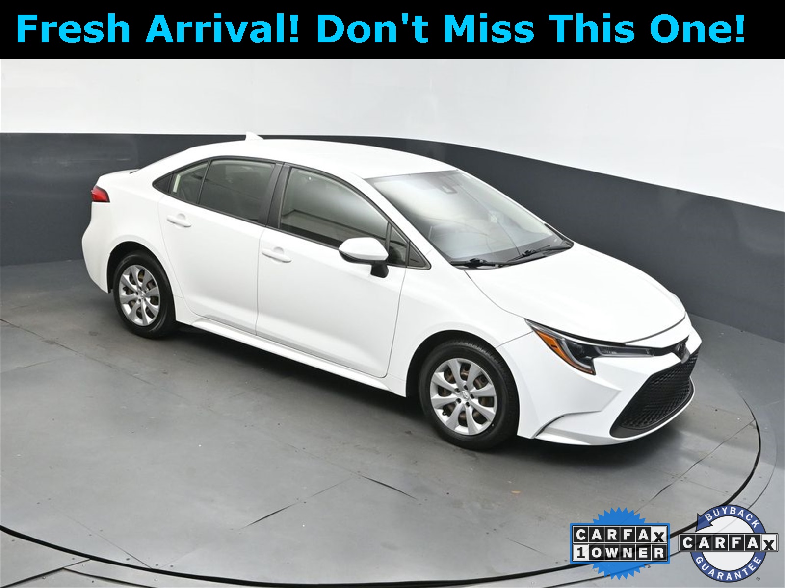 2021 Super White Toyota Corolla LE Sedan