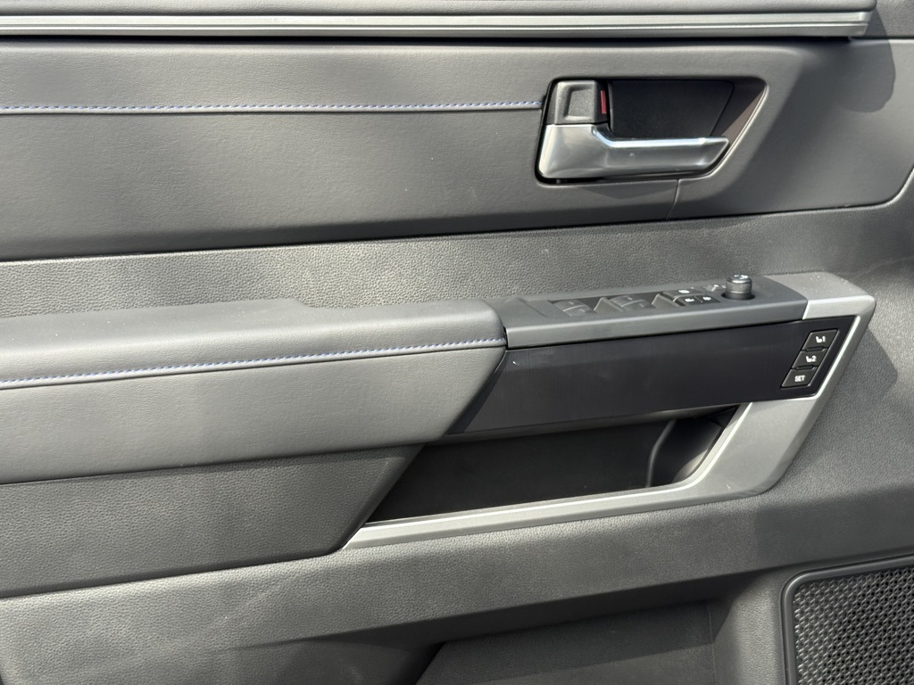 2025 Toyota Tundra Platinum CrewMax photo 14