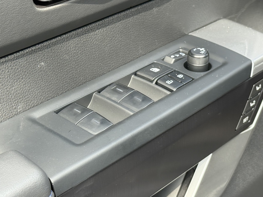 2025 Toyota Tundra Platinum CrewMax photo 15