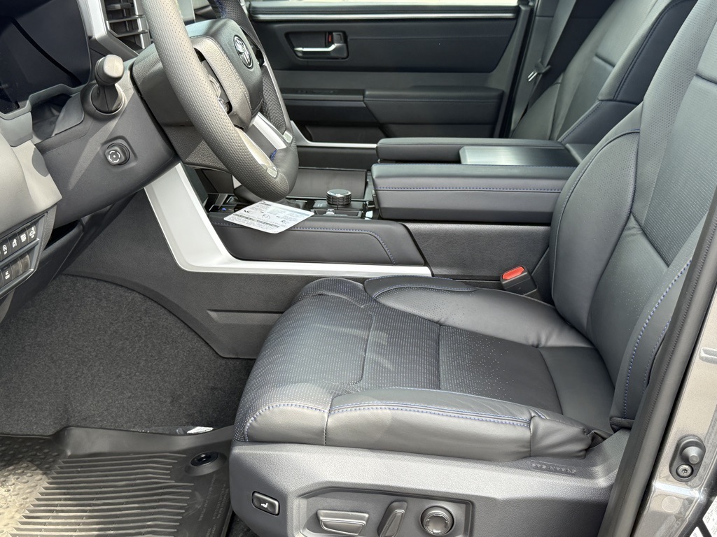 2025 Toyota Tundra Platinum CrewMax photo 16