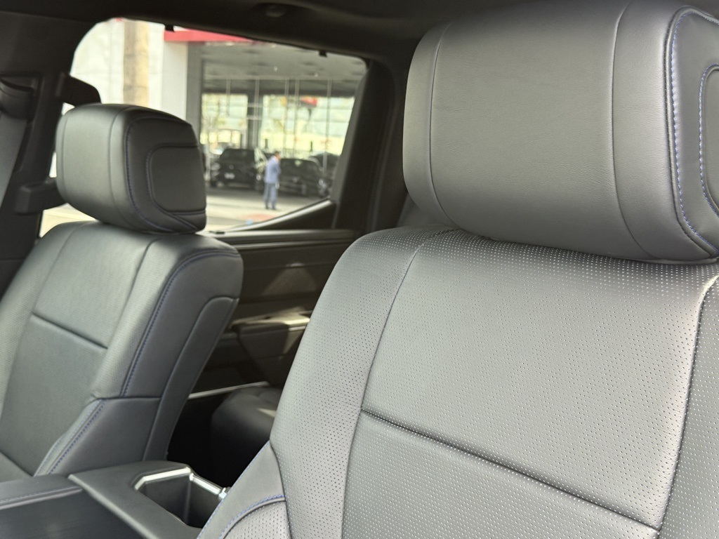 2025 Toyota Tundra Platinum CrewMax photo 17