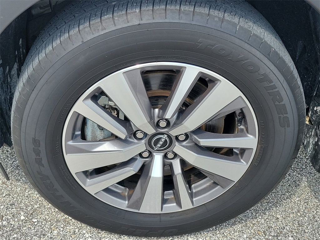 2022 Brilliant Silver Metallic Nissan Pathfinder SL 4X4 SUV
