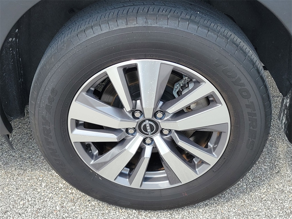 2022 Brilliant Silver Metallic Nissan Pathfinder SL 4X4 SUV