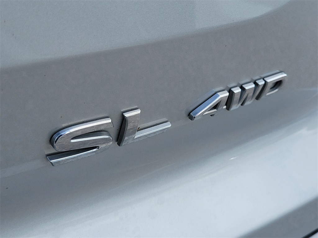 2022 Brilliant Silver Metallic Nissan Pathfinder SL 4X4 SUV
