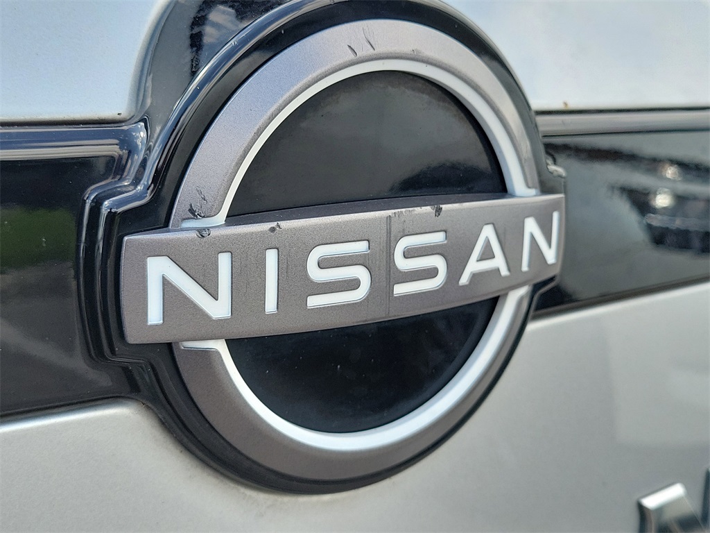 2022 Brilliant Silver Metallic Nissan Pathfinder SL 4X4 SUV