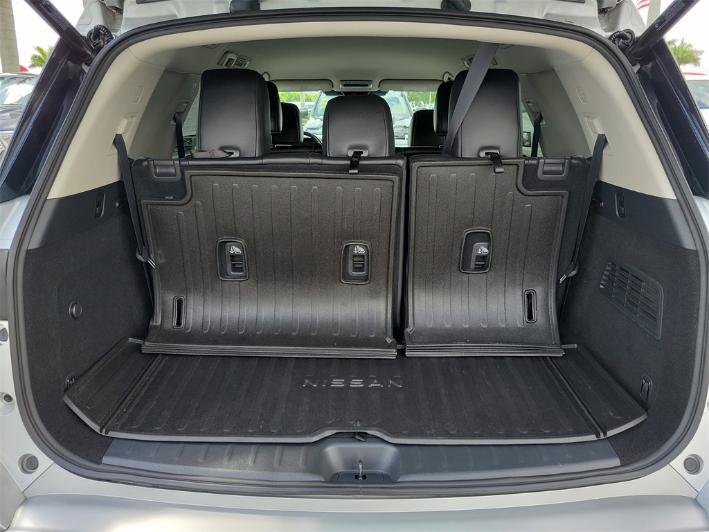 2022 Brilliant Silver Metallic Nissan Pathfinder SL 4X4 SUV