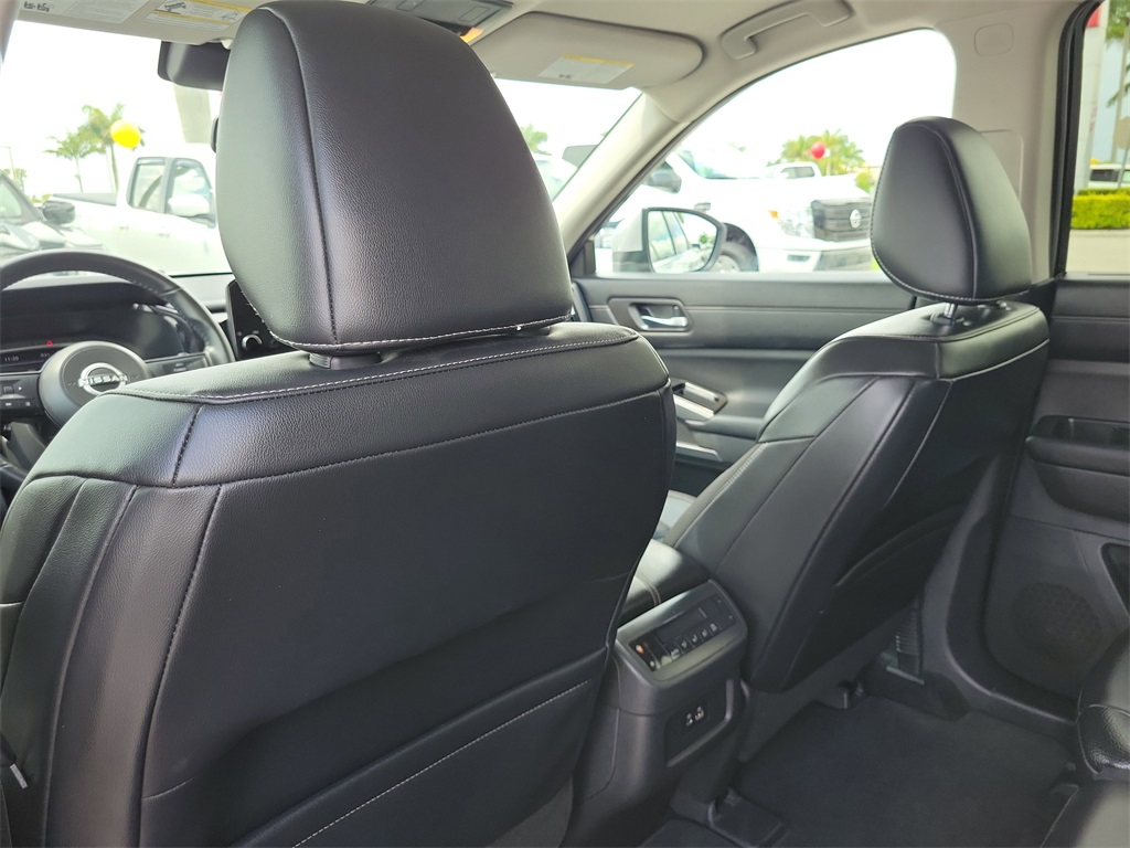 2022 Brilliant Silver Metallic Nissan Pathfinder SL 4X4 SUV