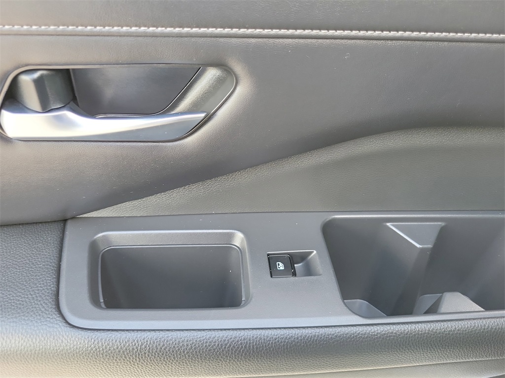 2022 Brilliant Silver Metallic Nissan Pathfinder SL 4X4 SUV