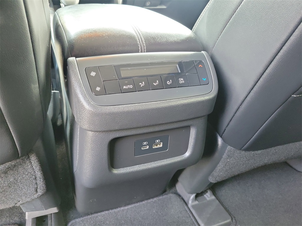 2022 Brilliant Silver Metallic Nissan Pathfinder SL 4X4 SUV