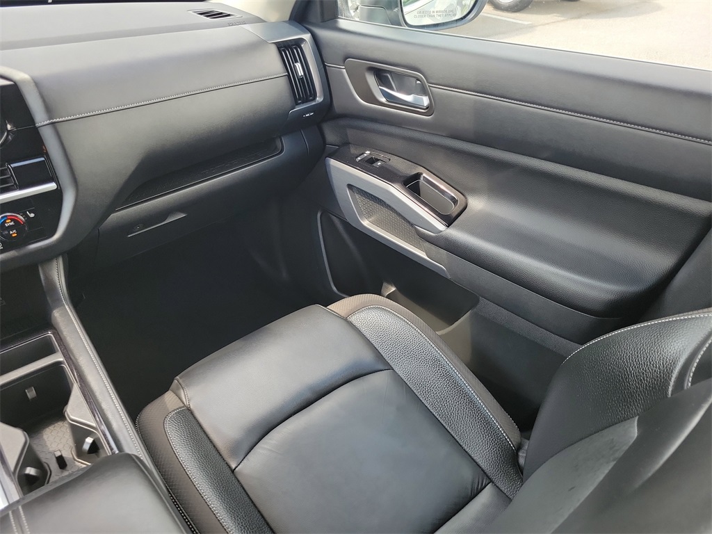 2022 Brilliant Silver Metallic Nissan Pathfinder SL 4X4 SUV
