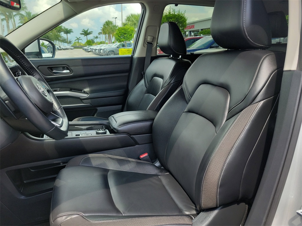 2022 Brilliant Silver Metallic Nissan Pathfinder SL 4X4 SUV