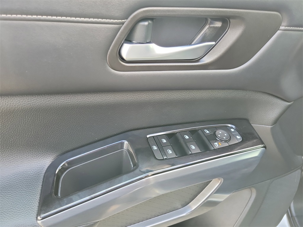2022 Brilliant Silver Metallic Nissan Pathfinder SL 4X4 SUV
