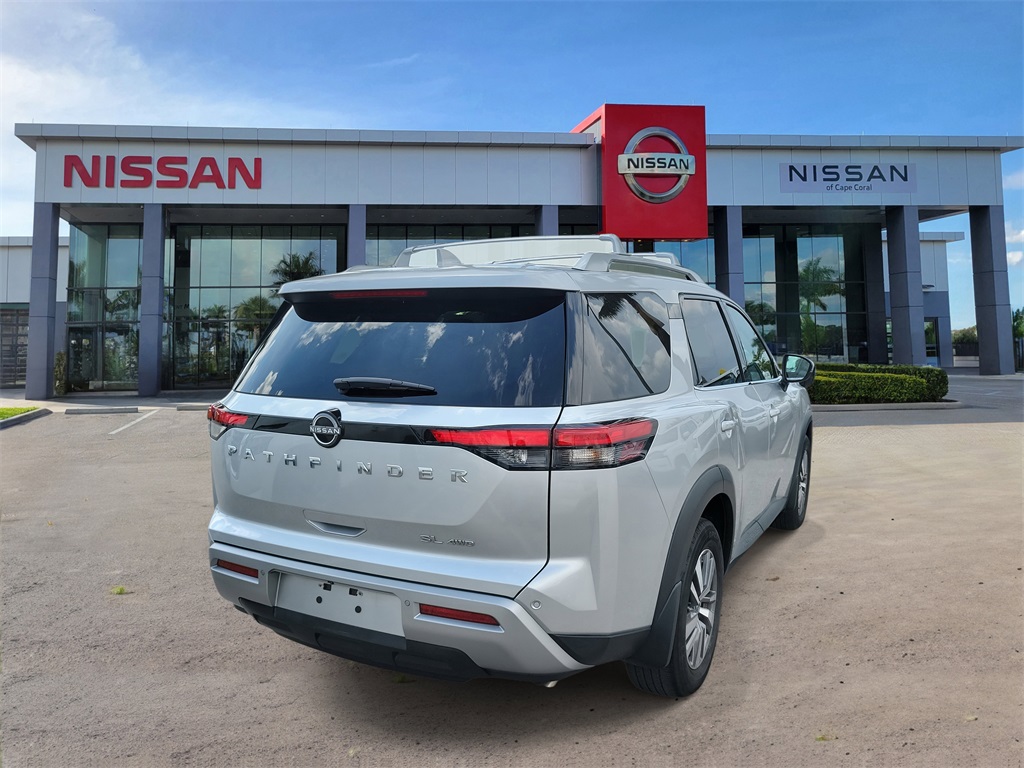 2022 Brilliant Silver Metallic Nissan Pathfinder SL 4X4 SUV